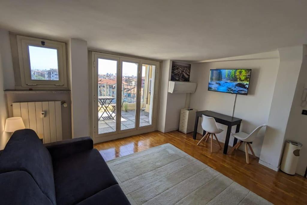 Amazing Apartment With View Near Metro Turin Exterior photo